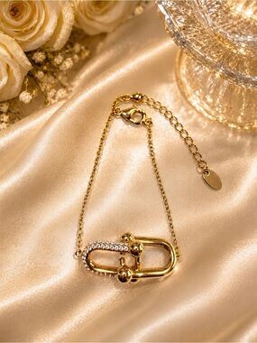 Gold Paperclip Link Bracelet with Pavé Crystal Accent – Adjustable